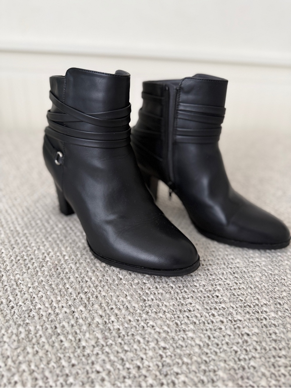 IMPO Teaser Black Ankle Booties Size 9.5 Strappy Block Heel Side Zip